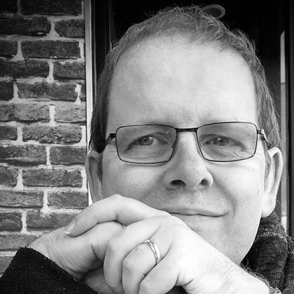 Darren Powis - Founder & Author